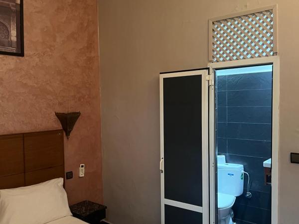 Amor Hotel : photo 5 de la chambre chambre simple standard avec douche