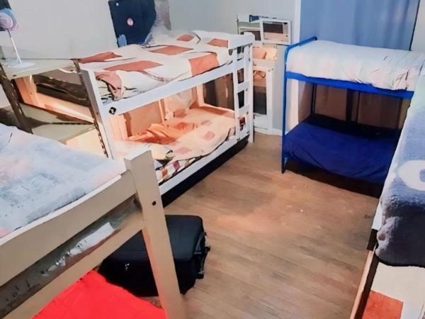 Hostel Juniors : photo 6 de la chambre lit dans dortoir mixte de 8 lits 