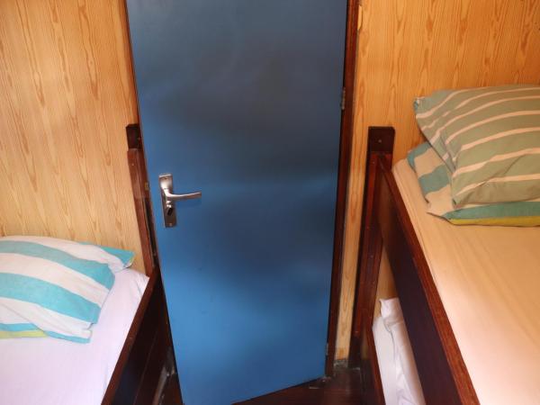 Intersail Hostel - Avontuur : photo 4 de la chambre chambre triple basique avec salle de bains commune