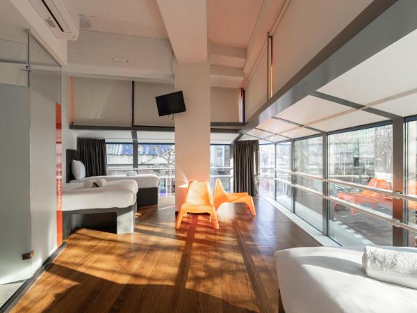 easyHotel Rotterdam City Centre : photo 2 de la chambre chambre quadruple