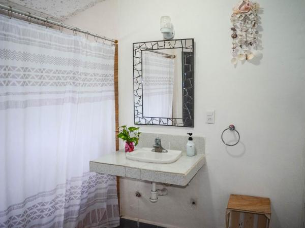 Naranjo Hostel : photo 2 de la chambre lit superposé dans dortoir mixte