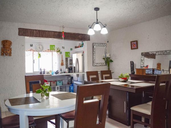 Naranjo Hostel : photo 4 de la chambre chambre triple Économique avec salle de bains commune