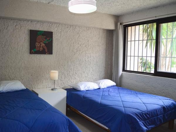 Naranjo Hostel : photo 1 de la chambre chambre triple Économique avec salle de bains commune