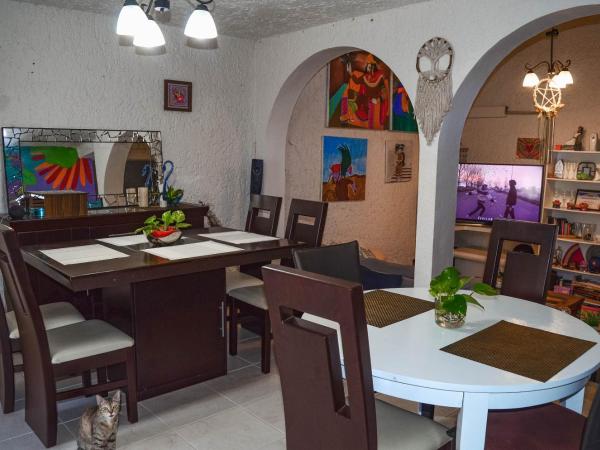 Naranjo Hostel : photo 3 de la chambre chambre triple Économique avec salle de bains commune