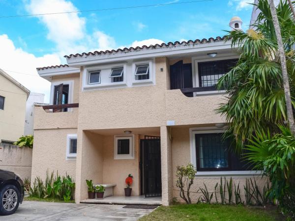 Naranjo Hostel : photo 2 de la chambre chambre triple Économique avec salle de bains commune