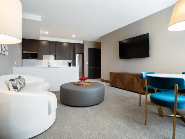 SpringHill Suites by Marriott Chicago Chinatown : photo 4 de la chambre suite appartement de grand standing avec canapé-lit