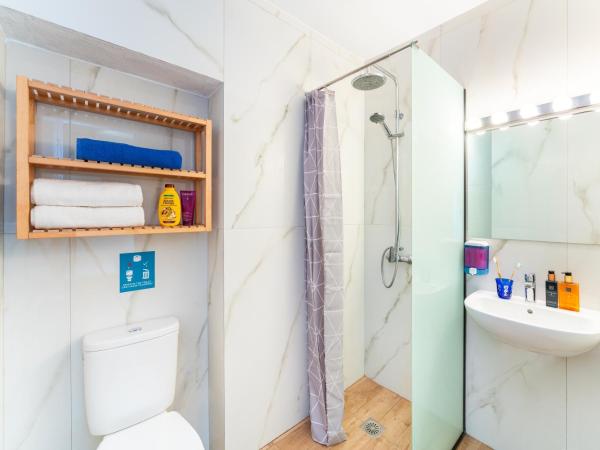 STAY Rhodes Hostel & Bar : photo 1 de la chambre lit dans dortoir 6 lits