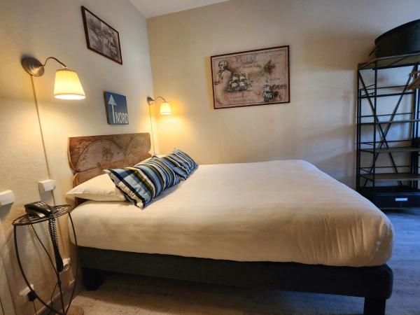 Logis Hôtel Lafayette Rochefort France : photo 3 de la chambre chambre double Économique