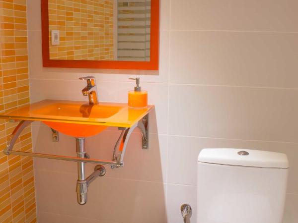 Hostal Nova Barcelona : photo 5 de la chambre chambre double ou lits jumeaux avec salle de bains privative