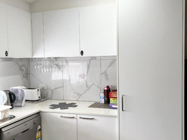 26 Gladstone Rd Highgate Hill : photo 6 de la chambre chambre familiale avec salle de bains commune