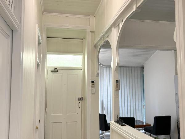 26 Gladstone Rd Highgate Hill : photo 10 de la chambre chambre triple avec salle de bains privative