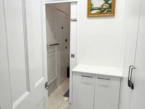 26 Gladstone Rd Highgate Hill : photo 3 de la chambre chambre familiale avec salle de bains commune