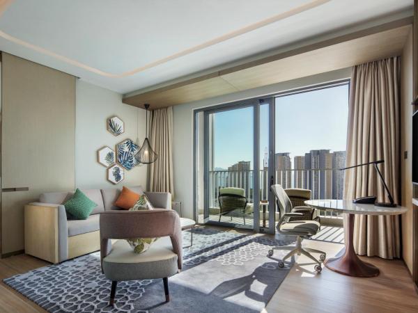 Hilton Garden Inn Sanya : photo 2 de la chambre suite 1 chambre lit king-size avec balcon - vue sur mer