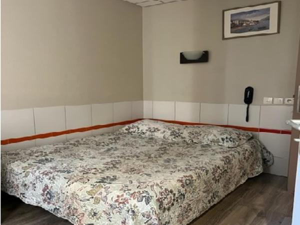 Hôtel Jarry Confort : photo 1 de la chambre chambre double avec douche