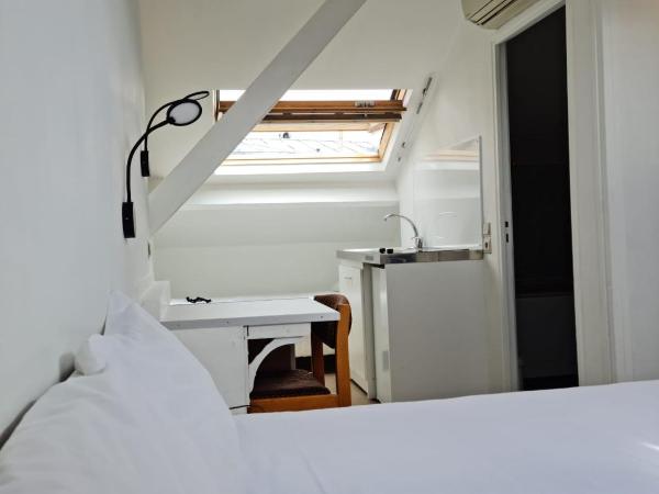 Panam Hotel PARIS GAMBETTA- Place Gambetta-Mairie du 20 emme : photo 5 de la chambre studio triple standard