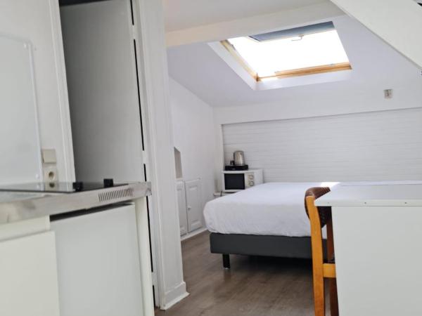 Panam Hotel PARIS GAMBETTA- Place Gambetta-Mairie du 20 emme : photo 4 de la chambre studio triple standard