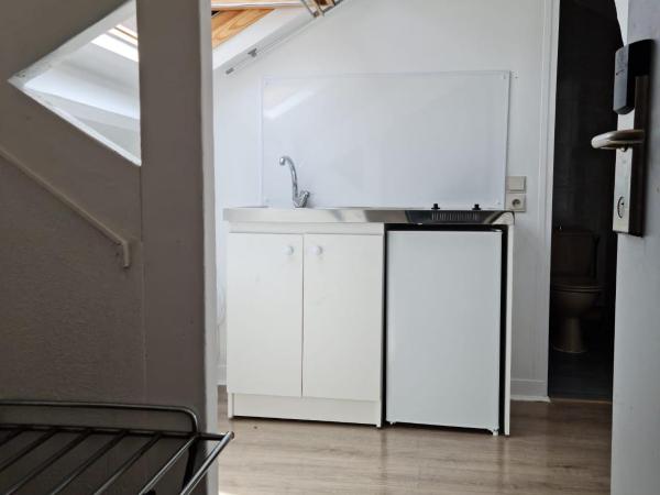 Panam Hotel PARIS GAMBETTA- Place Gambetta-Mairie du 20 emme : photo 3 de la chambre studio triple standard