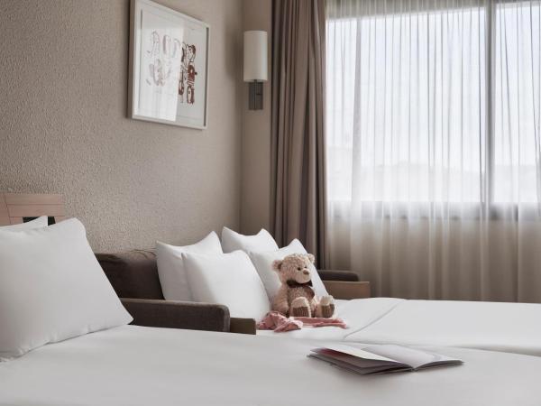 Novotel Athens : photo 3 de la chambre chambre familiale avec 1 lit double et 1 canapé-lit double