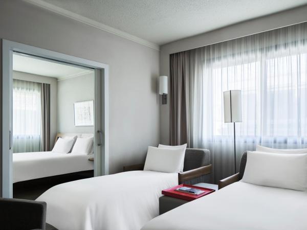 Novotel Athens : photo 8 de la chambre chambre familiale exécutive avec 1 lit double et 1 canapé-lit double