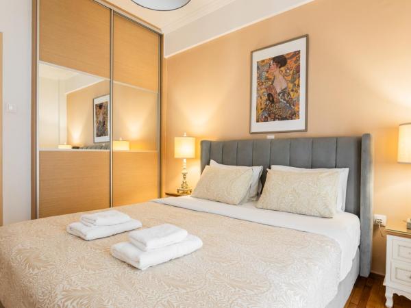 Nicholas Point Apartments and Rooms : photo 2 de la chambre appartement avec balcon