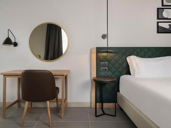 Hilton Garden Inn Bologna North : photo 2 de la chambre chambre lits jumeaux avec canapé-lit