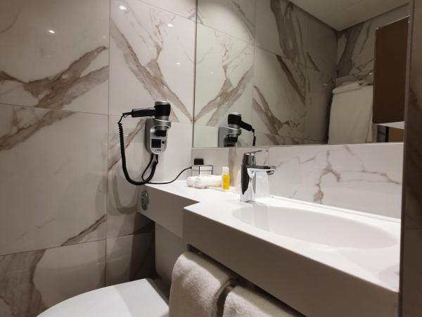 Nash Airport Hotel : photo 9 de la chambre chambre double ou lits jumeaux