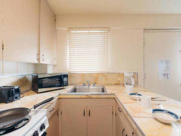 Waikiki Heritage Hotel : photo 8 de la chambre suite 1 chambre lit king-size avec canapé-lit