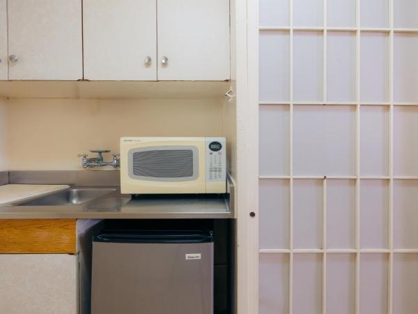 Waikiki Heritage Hotel : photo 2 de la chambre chambre 1 lit king-size ou 2 lits doubles - vue sur piscine