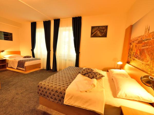 Hotel Orient Zagreb : photo 1 de la chambre chambre triple