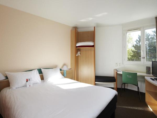 ibis Chartres Ouest Luce : photo 1 de la chambre 2 chambres adjacentes