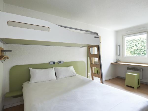 ibis budget Blois Centre : photo 10 de la chambre chambre triple avec 1 lit double et 1 lit superposé