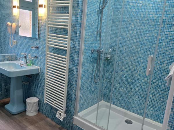 Le Castel Guesthouse : photo 9 de la chambre chambre double supérieure avec balcon