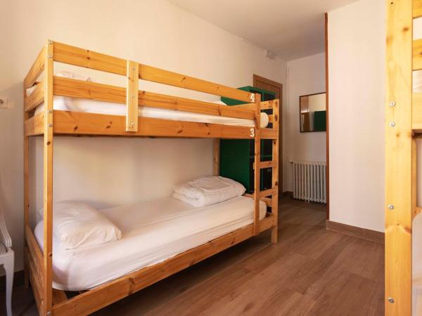 Green Hostel Oviedo : photo 7 de la chambre chambre quadruple avec salle de bains privative