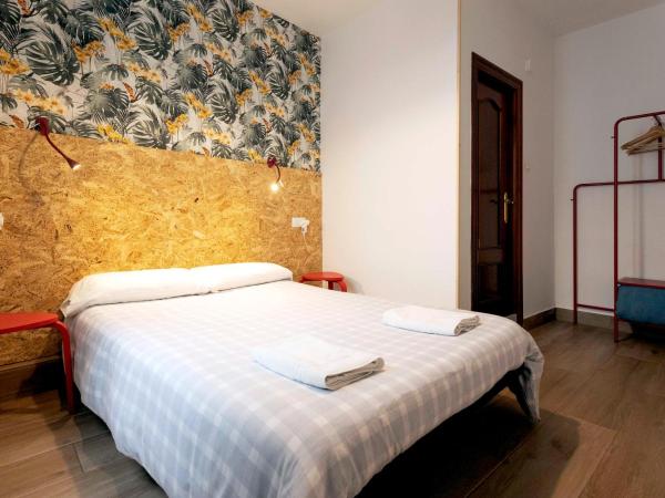 Green Hostel Oviedo : photo 4 de la chambre chambre standard lit queen-size