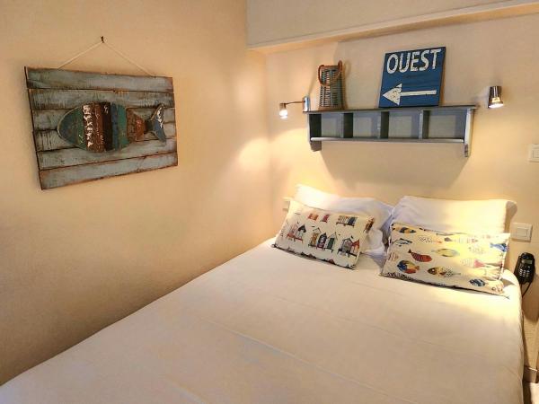 Logis Hôtel Lafayette Rochefort France : photo 4 de la chambre chambre double Économique