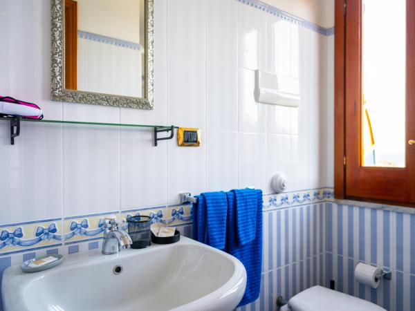 Isola Bella - Rooms il Pescatore : photo 10 de la chambre chambre double standard - vue sur mer