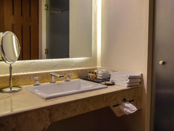 Sheraton Buganvilias Resort & Convention Center : photo 4 de la chambre chambre deluxe avec 2 lits doubles - vue sur jardin - rez-de-chaussée