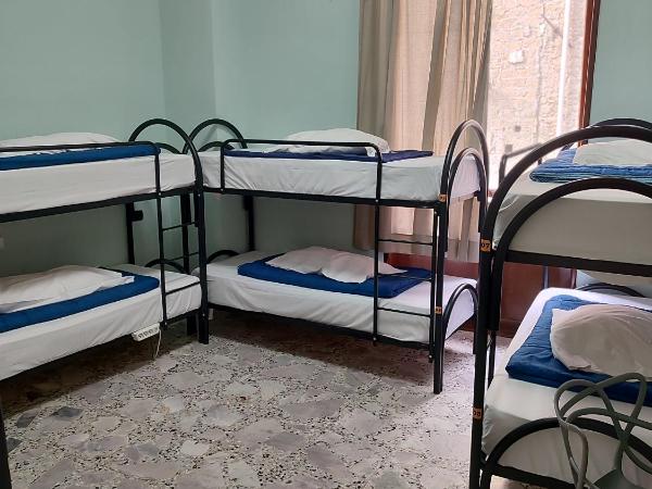 Hello Naples : photo 6 de la chambre lit dans dortoir mixte de 8 lits avec salle de bains privative