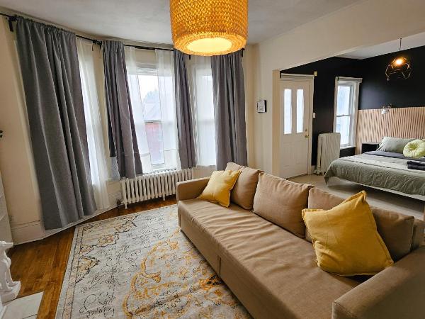 Ottawa Downtown Cozy Guesthouse : photo 1 de la chambre chambre quadruple de luxe