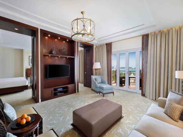 The Ritz-Carlton, Dubai : photo 5 de la chambre suite 1 chambre golfe avec 2 balcons et grand salon - vue sur jardin