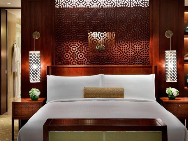 The Ritz-Carlton, Dubai : photo 5 de la chambre suite 1 chambre club océan avec 2 balcons et salon - accès au salon club avec 5 présentations culinaires incluses - petit-déjeuner et boissons gratuites - vue sur océan