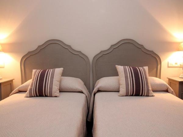 Hotel Maestranza : photo 5 de la chambre chambre triple confort avec douche