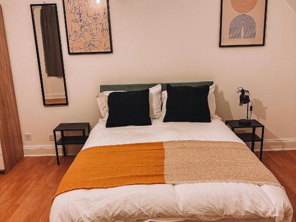 Spacious 3 rooms in Tooting : photo 4 de la chambre chambre double avec salle de bains commune