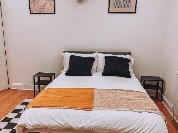 Spacious 3 rooms in Tooting : photo 2 de la chambre chambre double avec salle de bains commune