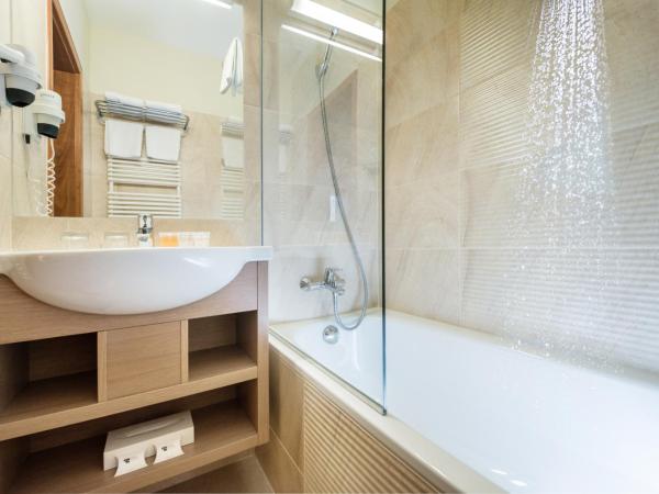Hotel Europa Fit Hévíz : photo 4 de la chambre chambre deluxe