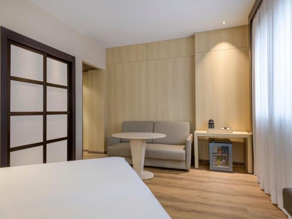 AC Hotel Valencia by Marriott : photo 1 de la chambre chambre familiale 1 lit king-size avec canapé-lit