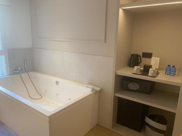 YOU & CO. J. Botánico Boutique : photo 8 de la chambre chambre double de luxe avec baignoire spa 