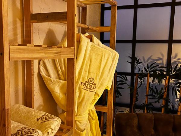 PRIVADO HOTELS : photo 5 de la chambre chambre lit queen-size avec baignoire spa