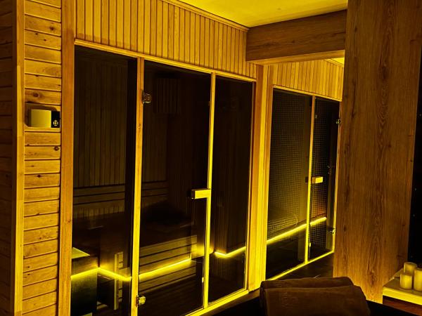 PRIVADO HOTELS : photo 4 de la chambre chambre lit queen-size avec baignoire spa