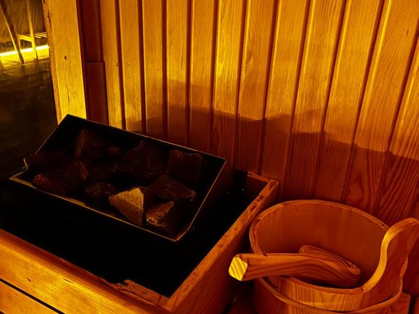 PRIVADO HOTELS : photo 3 de la chambre chambre lit queen-size avec baignoire spa